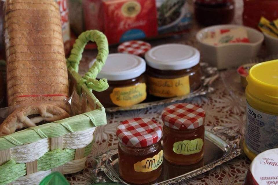 Il Melarancio Bed & Breakfast Пеша Романа Екстериор снимка